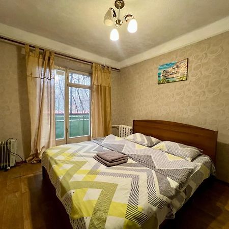 Квартира Эконом-Класса Возле Метро Левобережная Kijów Zewnętrze zdjęcie