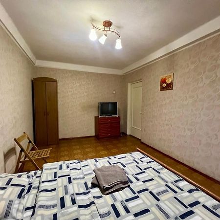Квартира Эконом-Класса Возле Метро Левобережная Kijów Zewnętrze zdjęcie